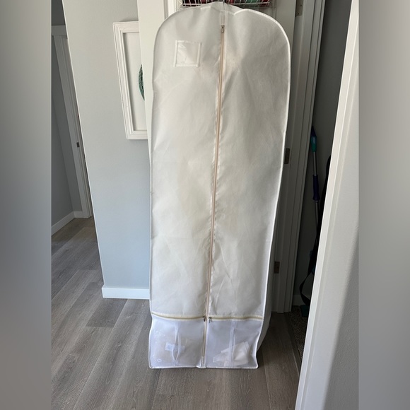 Wedding dress sheer lace and tulle ball gown - Ivory - Size 8 - Has pockets - Picture 5 of 7